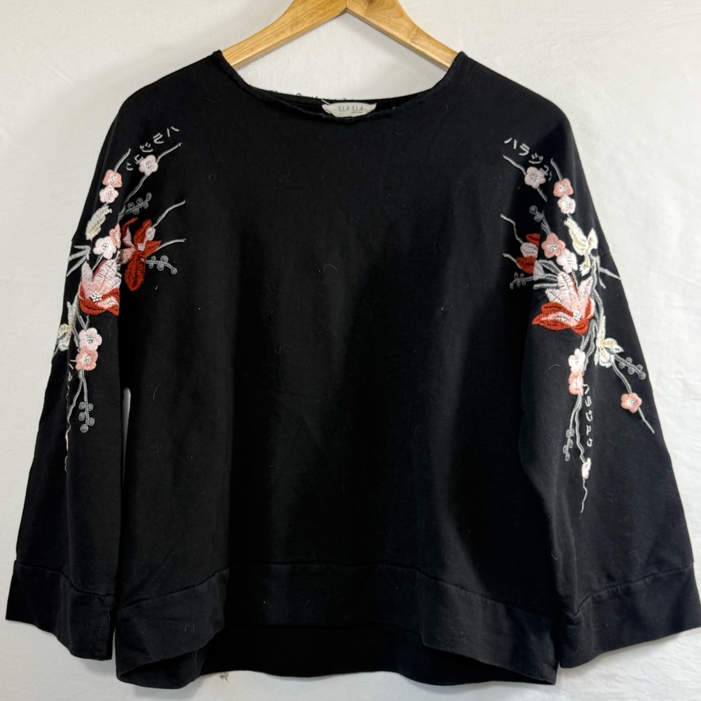 Illa Illa Oversized Floral Embroidered Sweatshirt
